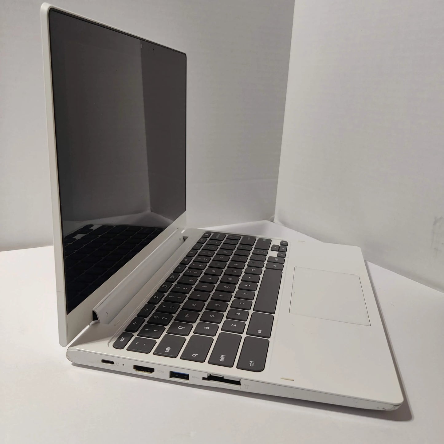 Lenovo C330 11.6" Touchscreen 2 in 1 Chromebook MediaTek MT8173C 4GB 64GB White, Used Fair