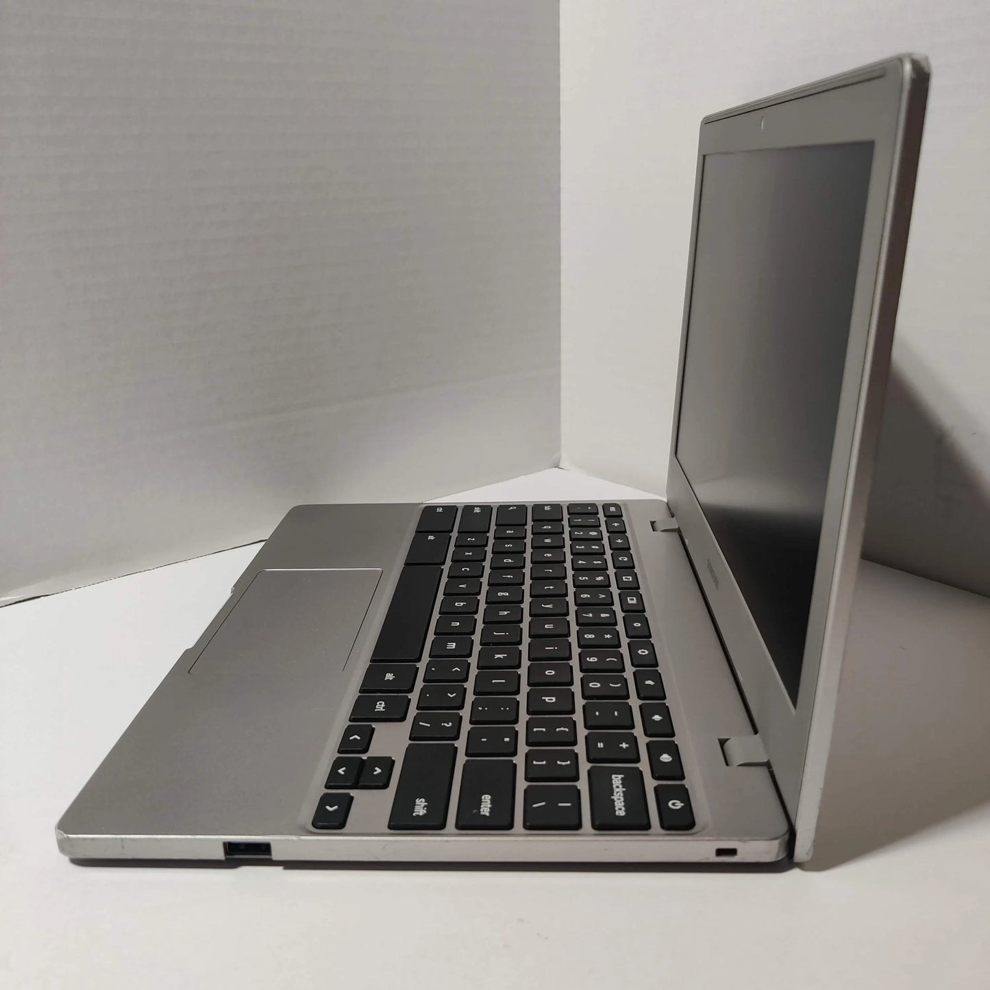 Samsung Chromebook 4 11.6" Chromebook Celeron N4000 6GB 64GB Platinum Titan, Used Fair