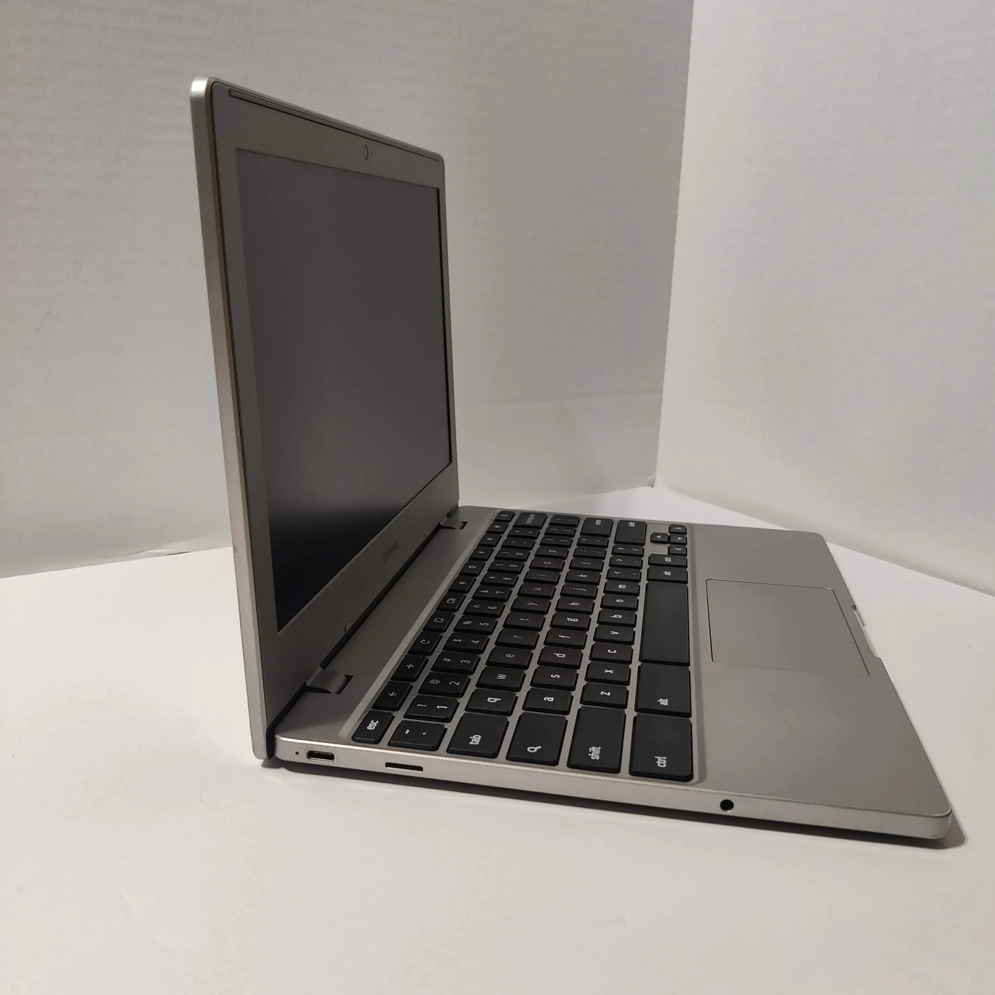 Samsung Chromebook 4 11.6" Chromebook Celeron N4000 6GB 64GB Platinum Titan, Used Fair